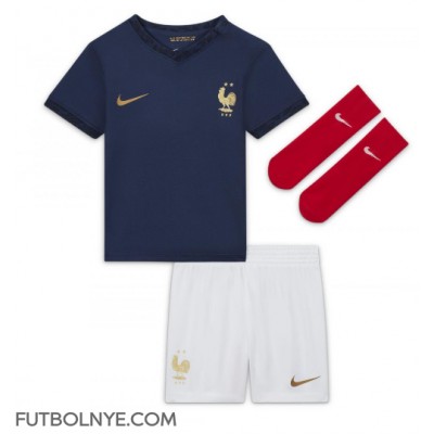 Camiseta Francia Theo Hernandez #22 Primera Equipación para niños Mundial 2022 manga corta (+ pantalones cortos)